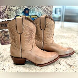 Tanner Mark Women's Tan Leather Western Heeled Boots (NWOT)